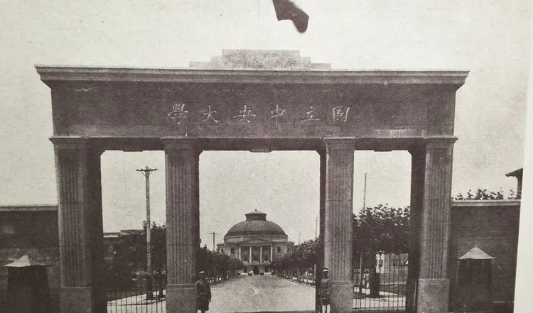 黑 中.jpeg