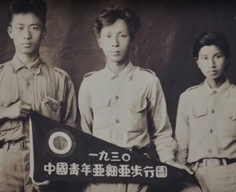 左一.jpeg