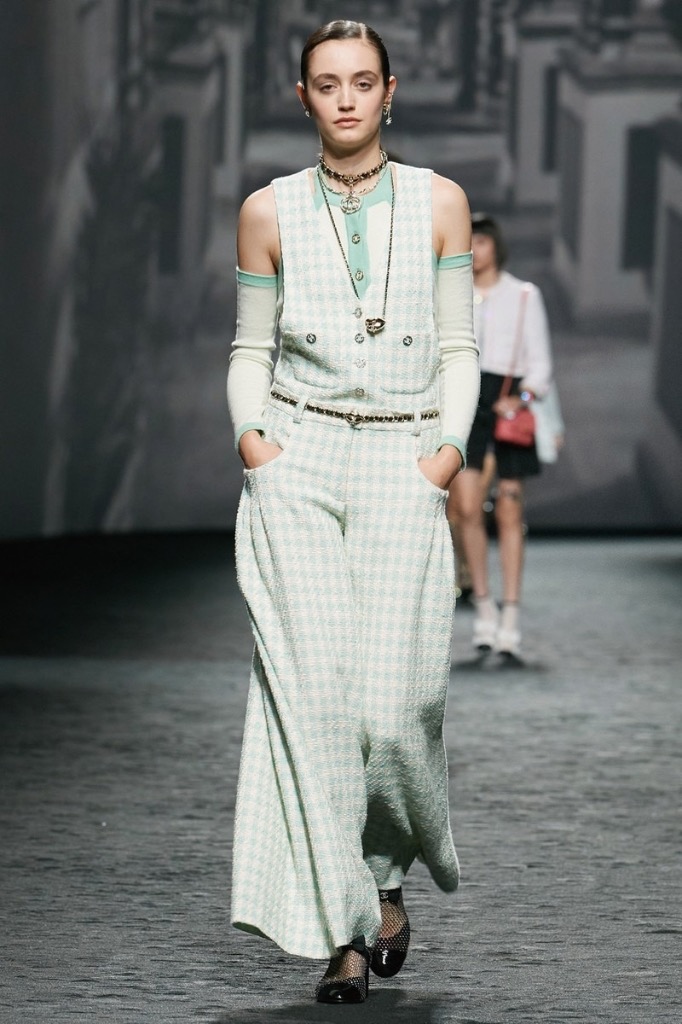FC31361878FB66ED6C94E166BC1D9D43.jpg